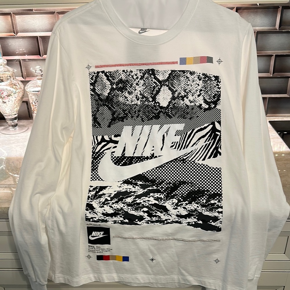Nike Men's White Graphic Long Sleeve Shirt L (NWOT)